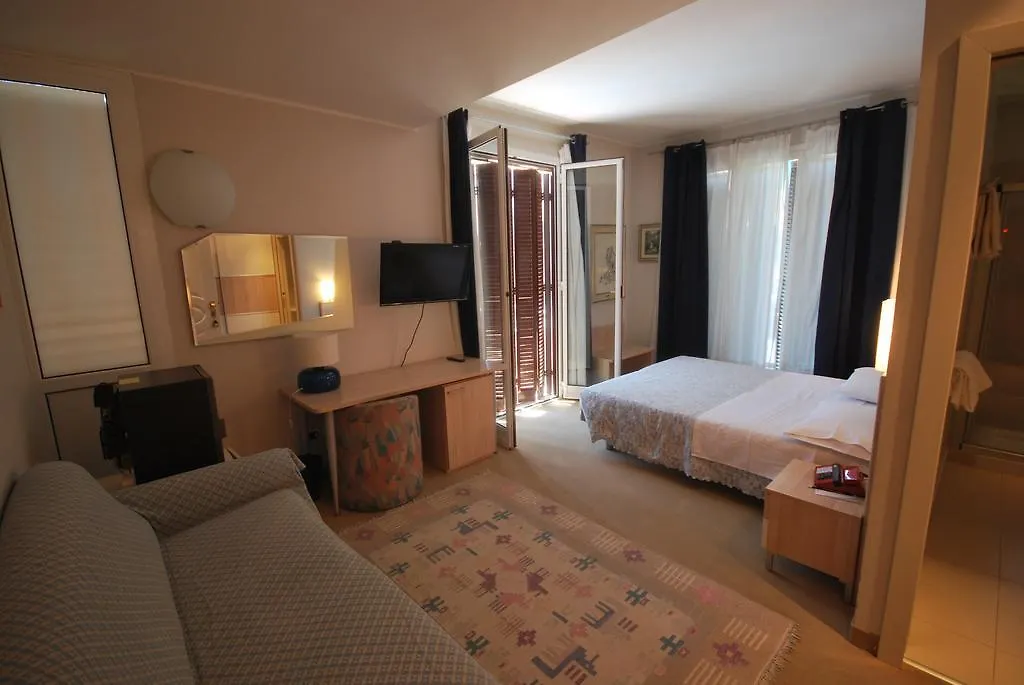 Hotel Paco Pietra Ligure 3*,  Italië